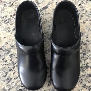 Dansko Black Leather Clog Size 38 (Women’s 7.5-8)